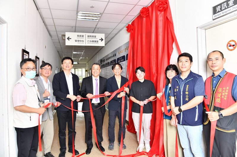 LINE_ALBUM_1150828玉里醫院60週年院慶　簡以嘉院長點光祈福象徵邁向新未來_260903_1_316b570a2656ba1d.jpg